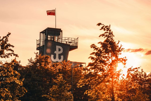 9 książek o powstaniu warszawskim z 1 sierpnia 1944 roku – wspomnienia powstańców i perspektywa historyczna
